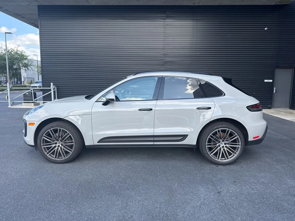 2023 Porsche Macan - Image 2 of 5