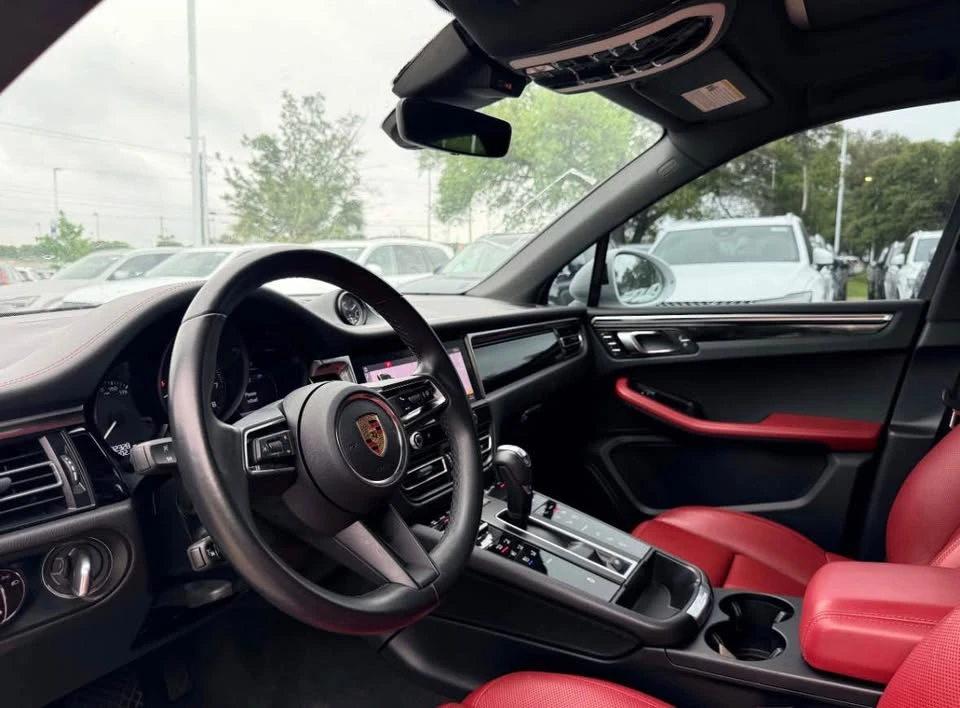 2023 Porsche Macan T - Image 6 of 7