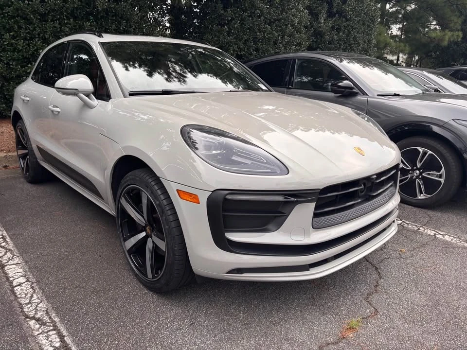 2023 Porsche Macan T - Image 3 of 5