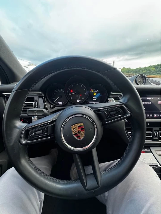 2023 Porsche Macan T - Image 10 of 15