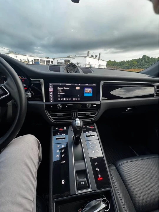 2023 Porsche Macan T - Image 11 of 15