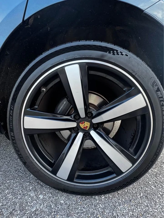 2023 Porsche Macan T - Image 9 of 15