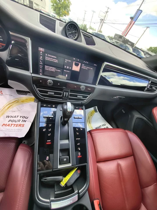 2023 Porsche Macan - Image 5 of 9