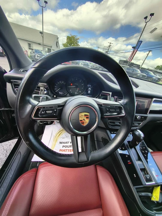 2023 Porsche Macan - Image 7 of 9