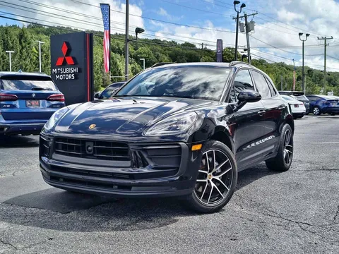 2023 Porsche Macan Sport Utility 4D
