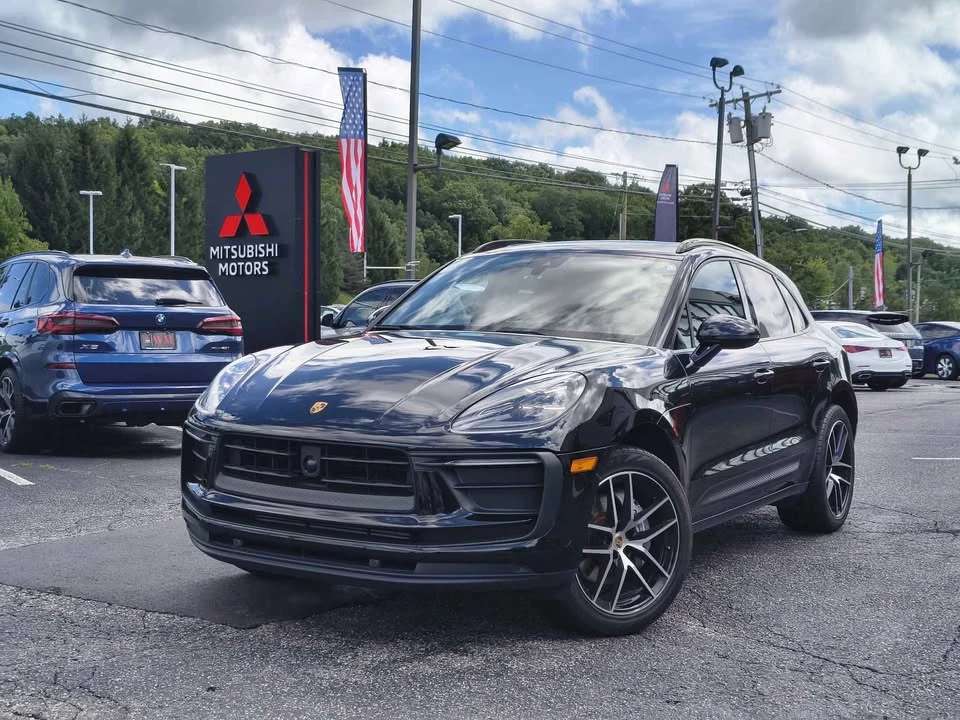 2023 Porsche Macan - Image 2 of 9