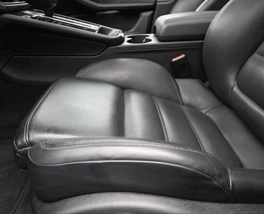 2023 Porsche Macan T - Image 6 of 8