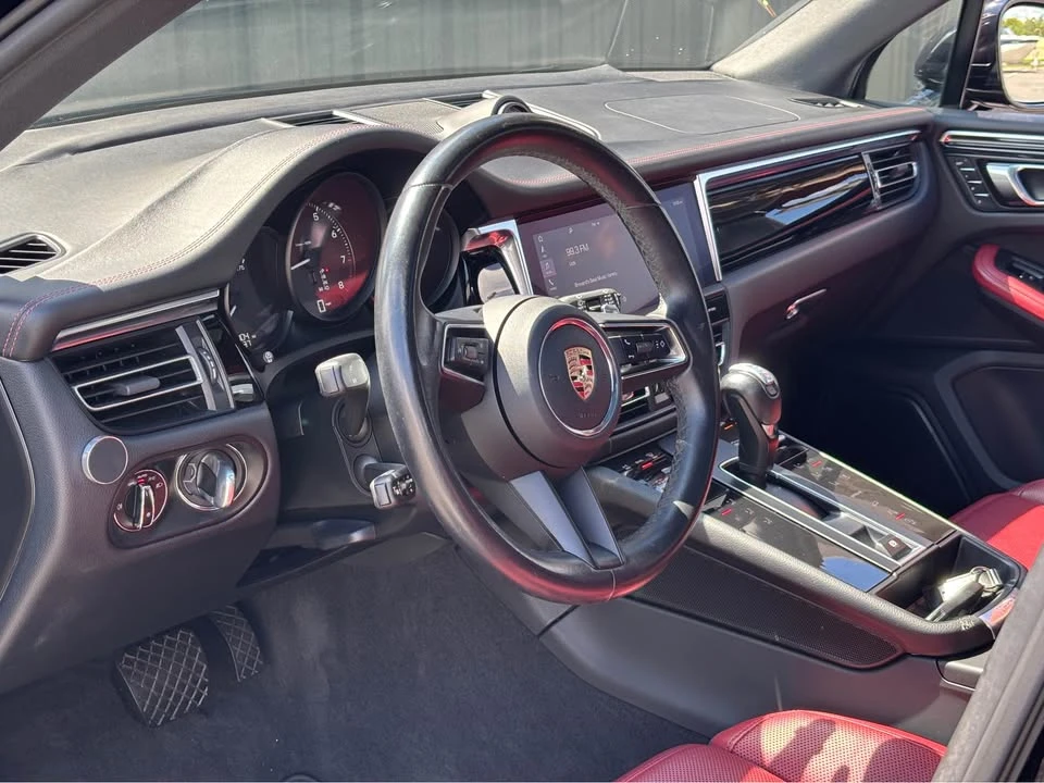 2023 Porsche Macan - Image 7 of 18