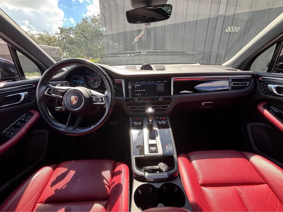 2023 Porsche Macan - Image 14 of 18