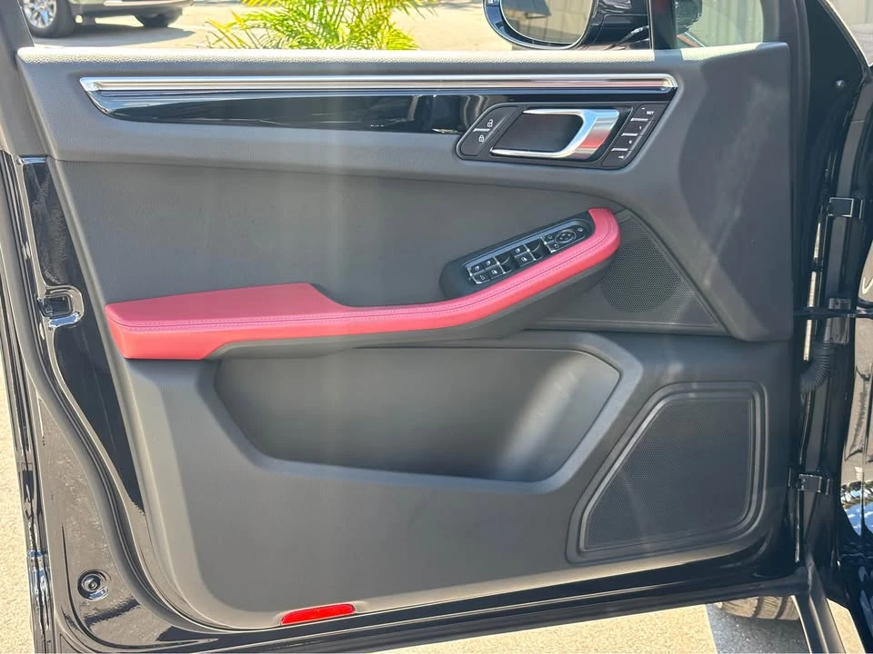 2023 Porsche Macan - Image 12 of 18