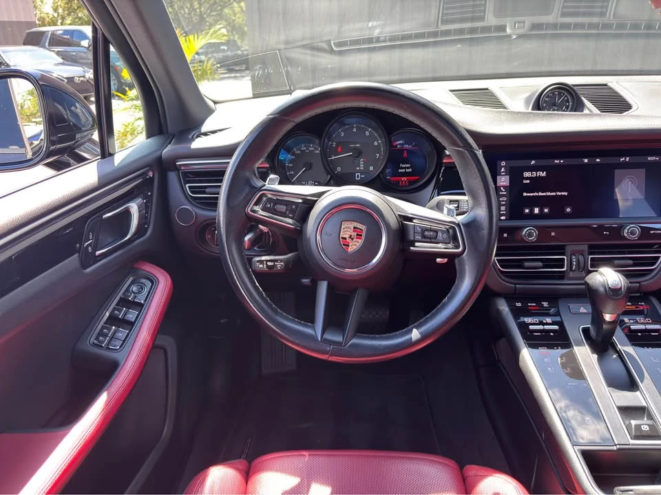 2023 Porsche Macan - Image 13 of 18