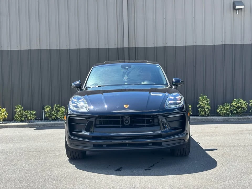 2023 Porsche Macan - Image 2 of 18