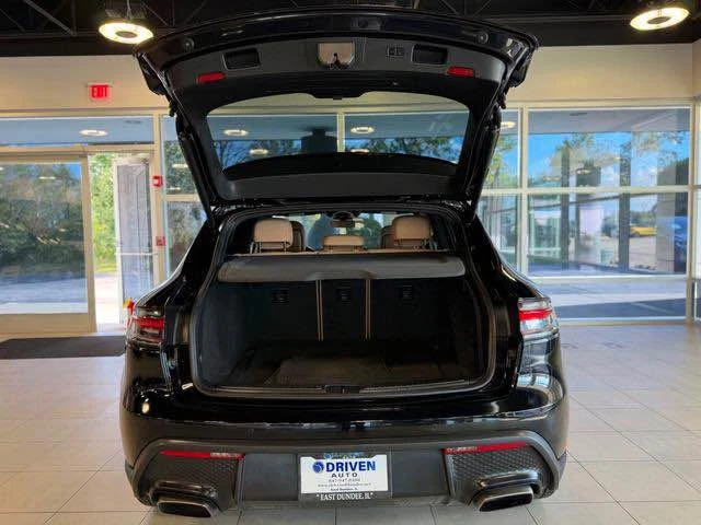 2023 Porsche Macan - Image 10 of 20