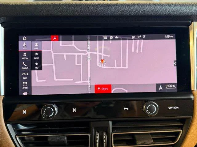 2023 Porsche Macan - Image 17 of 20