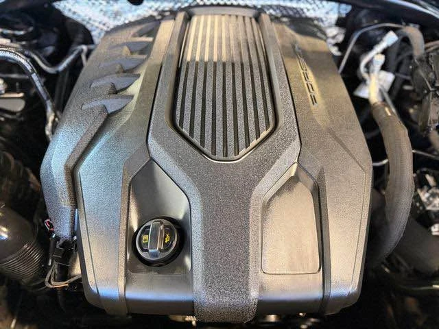 2023 Porsche Macan - Image 12 of 20