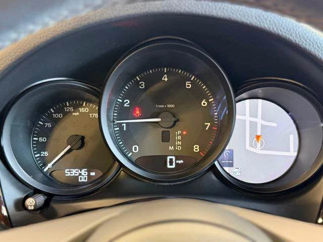2023 Porsche Macan - Image 15 of 20