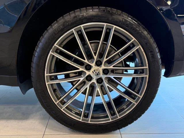 2023 Porsche Macan - Image 11 of 20