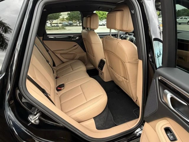 2023 Porsche Macan - Image 17 of 21