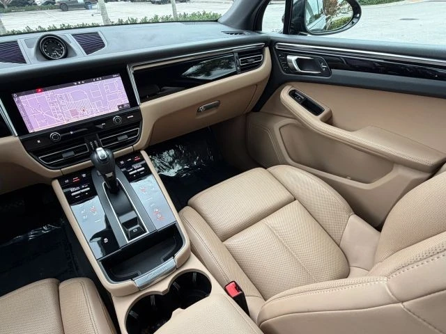 2023 Porsche Macan - Image 15 of 21