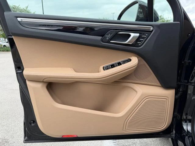 2023 Porsche Macan - Image 20 of 21