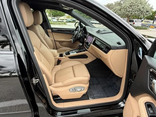2023 Porsche Macan - Image 16 of 21