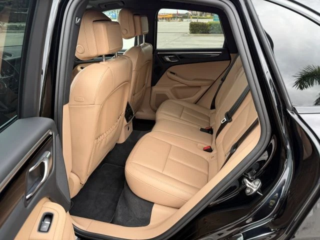 2023 Porsche Macan - Image 12 of 21
