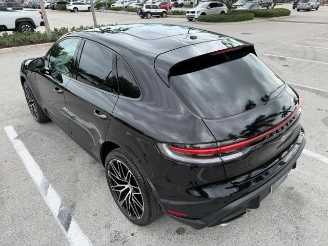 2023 Porsche Macan - Image 10 of 21