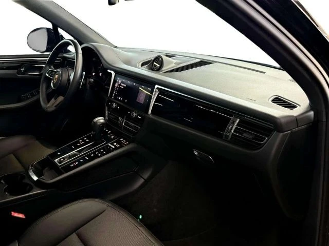 2023 Porsche Macan - Image 19 of 21