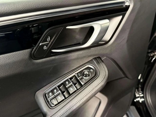 2023 Porsche Macan - Image 17 of 21
