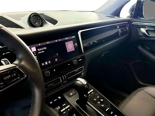 2023 Porsche Macan - Image 14 of 21