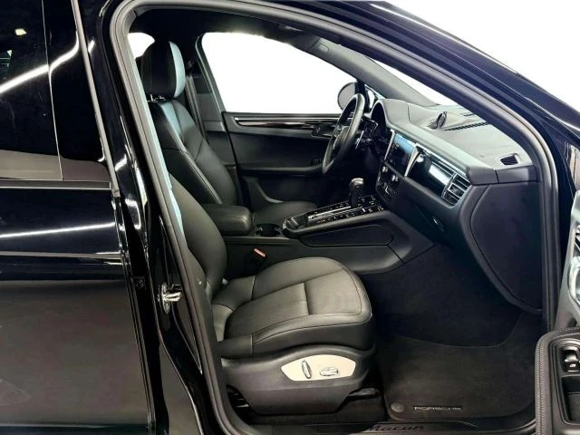 2023 Porsche Macan - Image 20 of 21