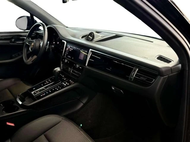 2023 Porsche Macan - Image 19 of 21