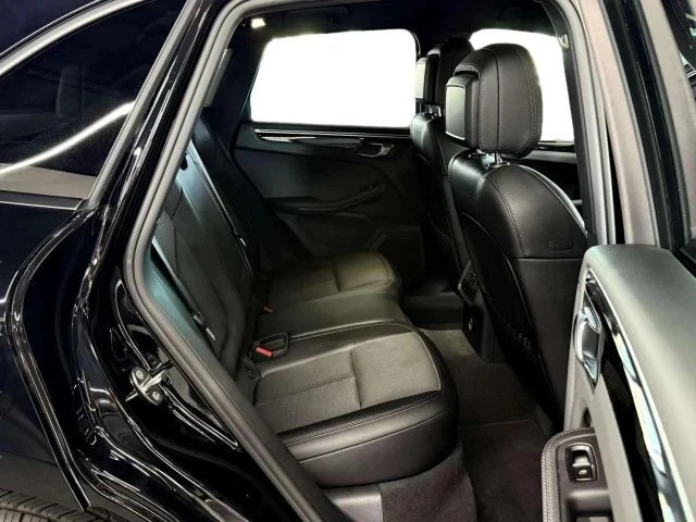 2023 Porsche Macan - Image 18 of 21