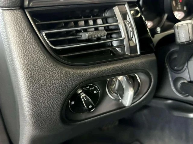 2023 Porsche Macan - Image 16 of 21