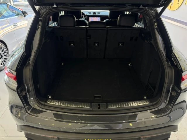 2023 Porsche Macan - Image 20 of 21