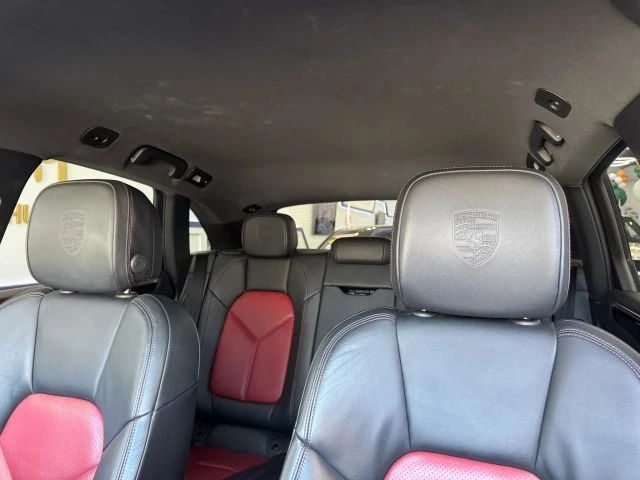 2023 Porsche Macan - Image 15 of 21