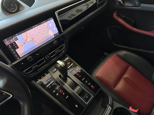 2023 Porsche Macan - Image 13 of 21