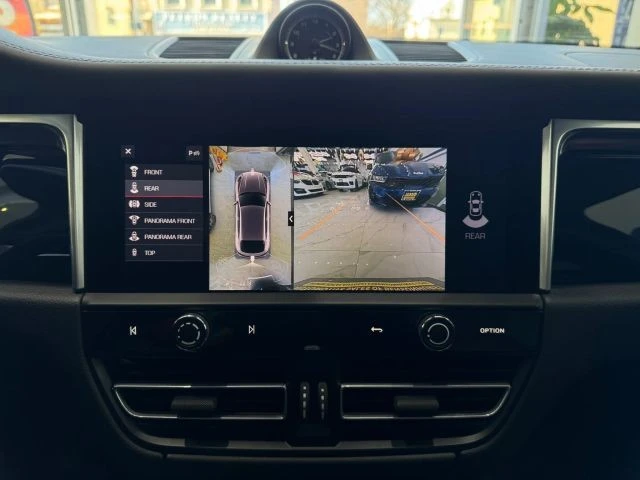 2023 Porsche Macan - Image 14 of 21
