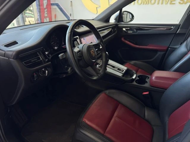 2023 Porsche Macan - Image 16 of 21