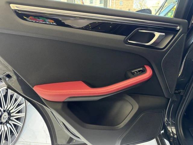 2023 Porsche Macan - Image 18 of 21