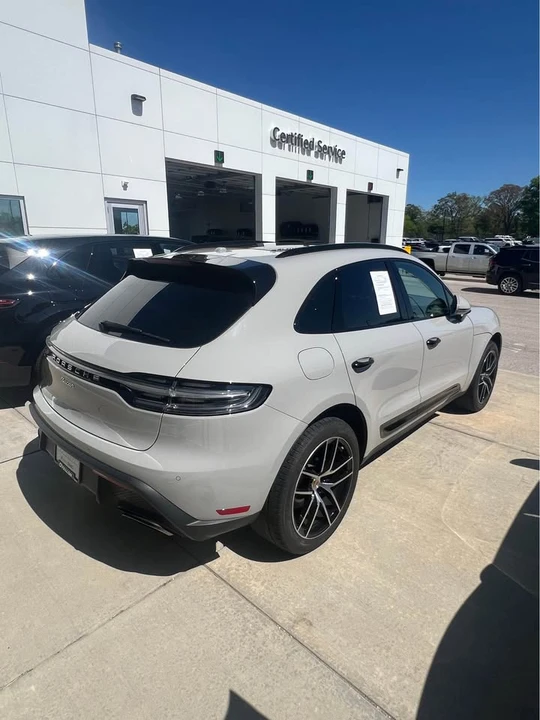 2023 Porsche Macan T - Image 4 of 6