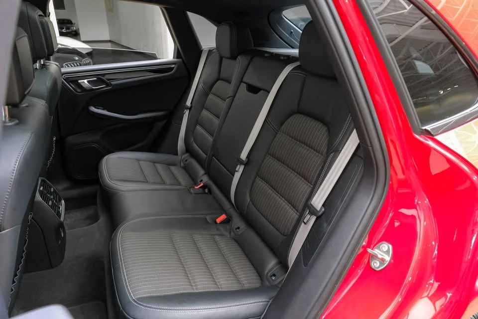 2023 Porsche Macan T - Image 18 of 20