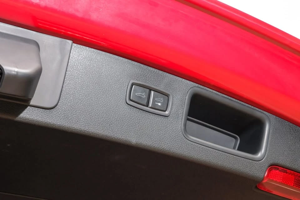 2023 Porsche Macan T - Image 10 of 20