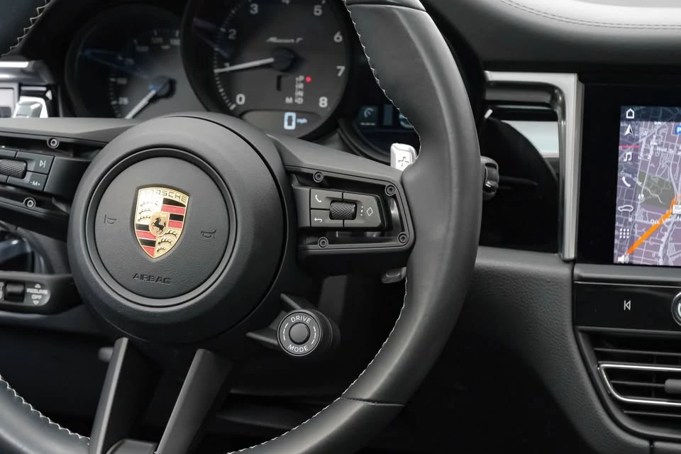 2023 Porsche Macan T - Image 13 of 20