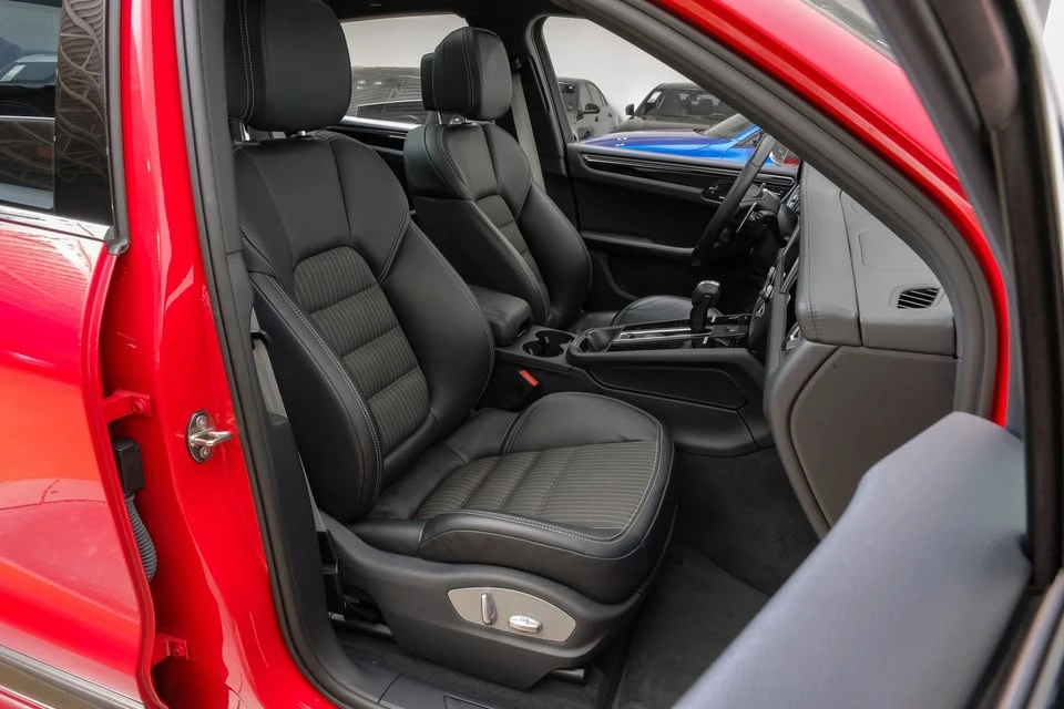 2023 Porsche Macan T - Image 11 of 20