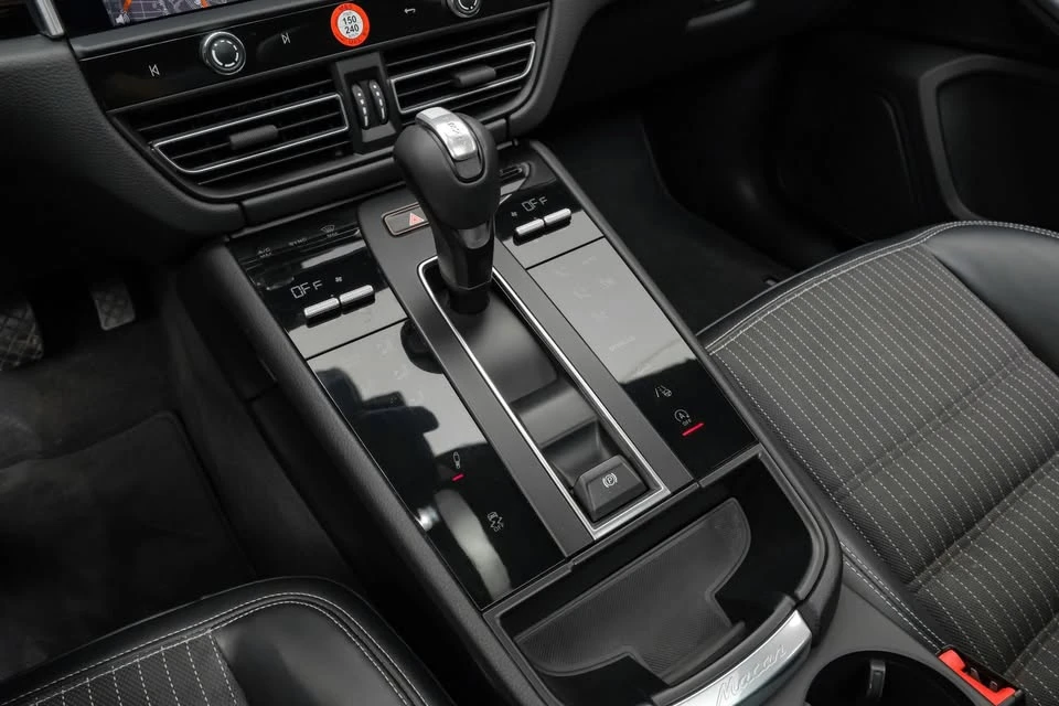 2023 Porsche Macan T - Image 5 of 20