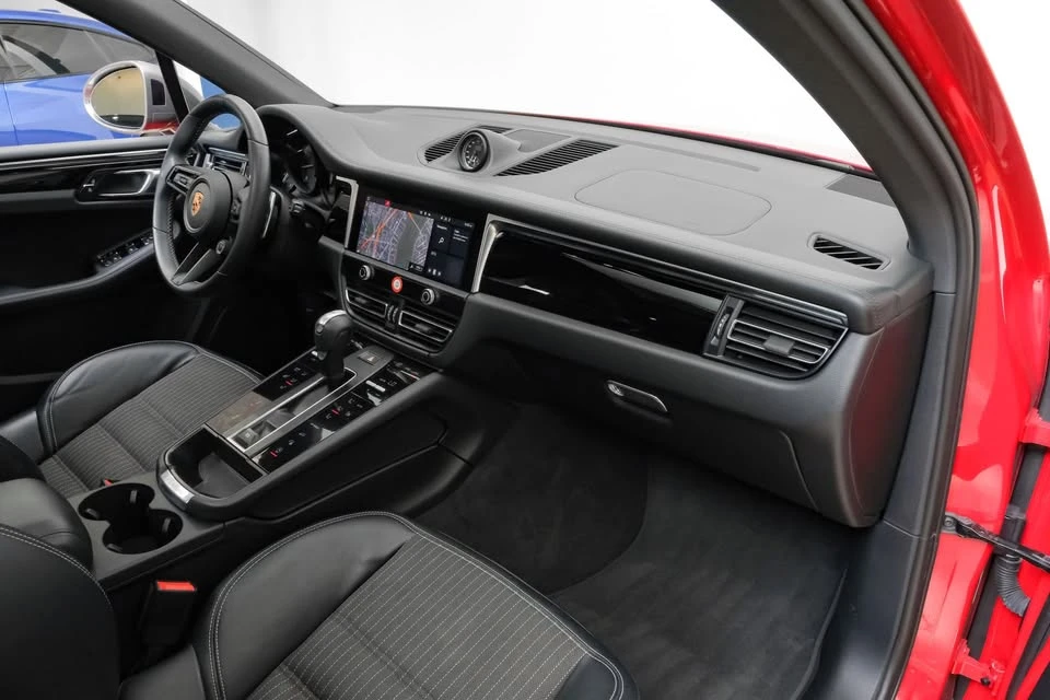 2023 Porsche Macan T - Image 9 of 20