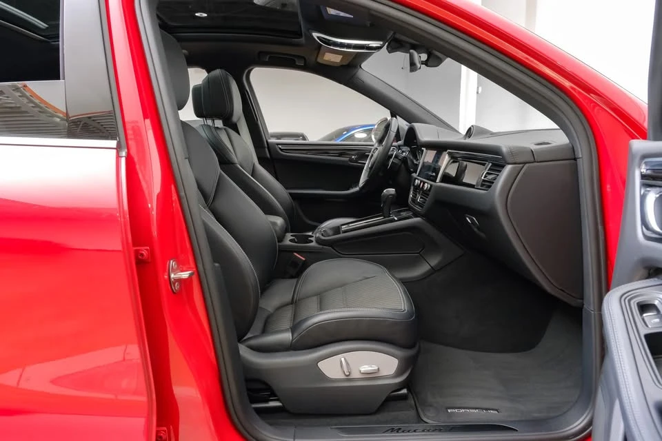 2023 Porsche Macan T - Image 18 of 20