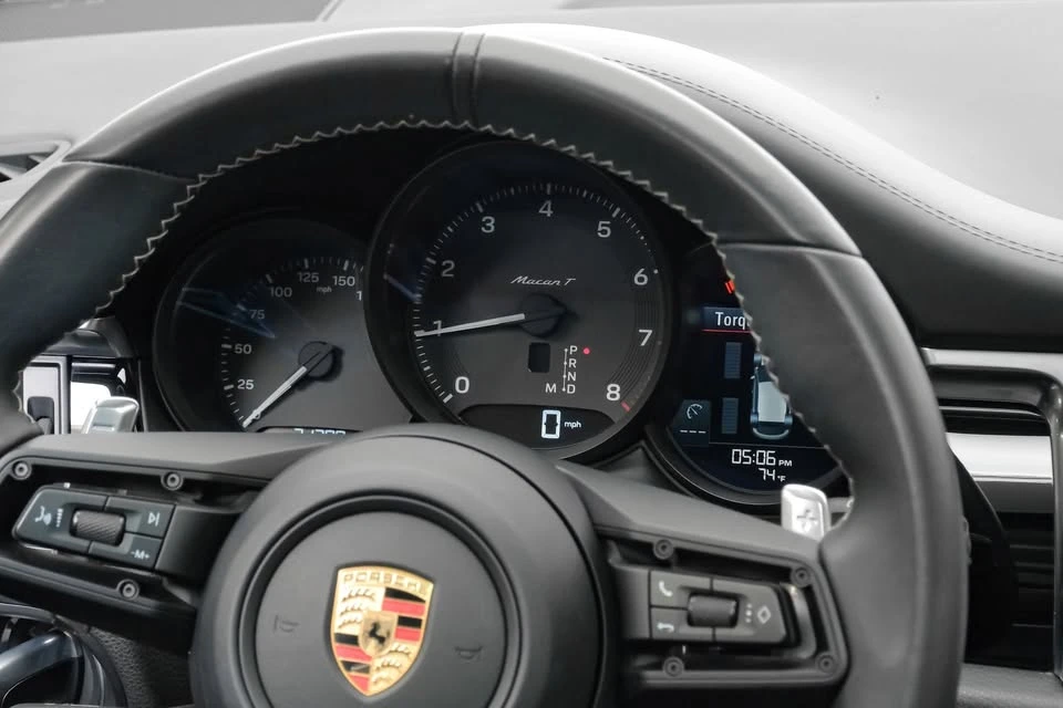 2023 Porsche Macan T - Image 17 of 20