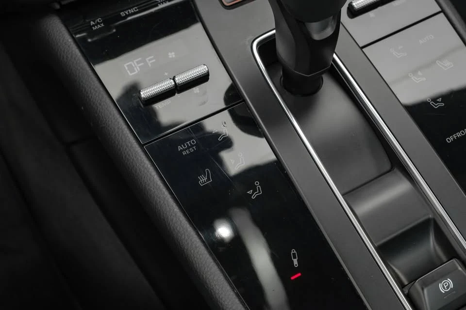 2023 Porsche Macan T - Image 11 of 20